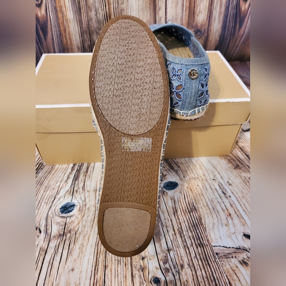 Michael Michael Kors Darci Slip On - Picture 7 of 9